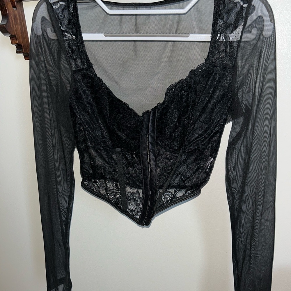 SHEIN Black Lace Long Sleeve Crop Top